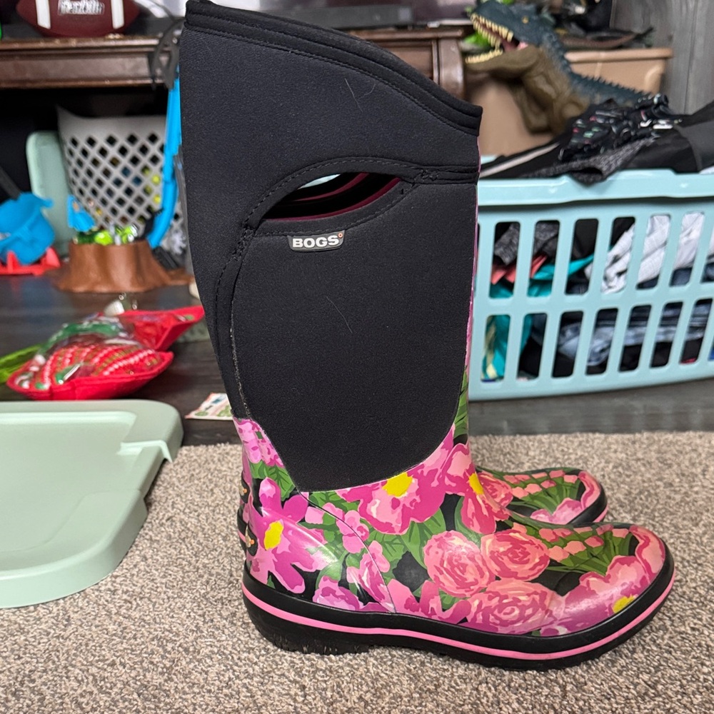 Bogs Women's Black and Pink Floral Boots